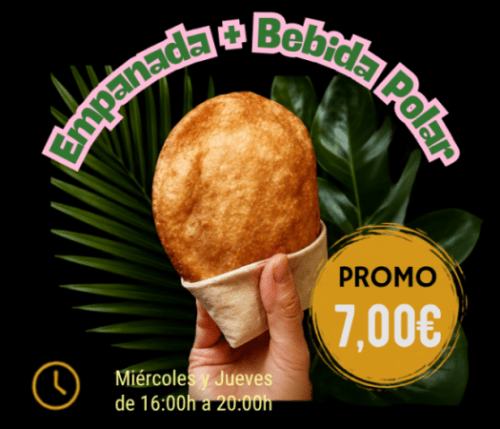 Empanada venezolana crujiente de Cambur Pintón en Barcelona, sostenida con la mano, junto a una promoción de empanada y bebida Polar por 7,00 euros.